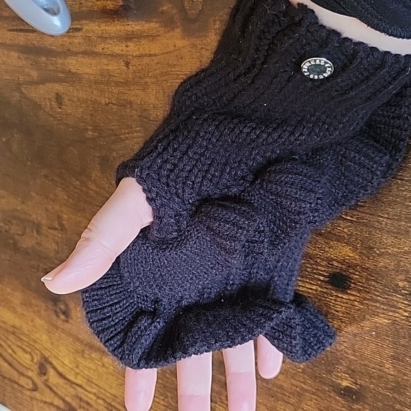 Express Ruffled Fingerless Gloves - Picture 3 of 6